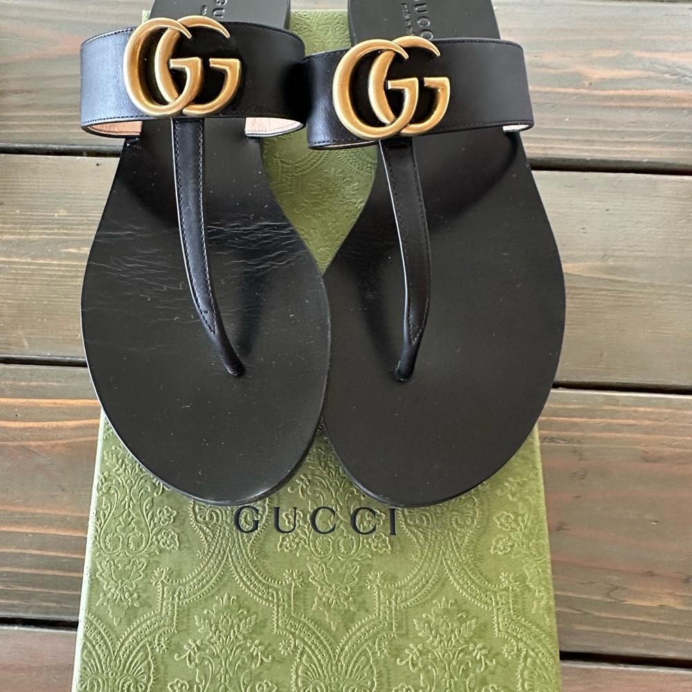 Gucci Calfskin GG Marmont Thong Sandals – Black – Size 38/US 7